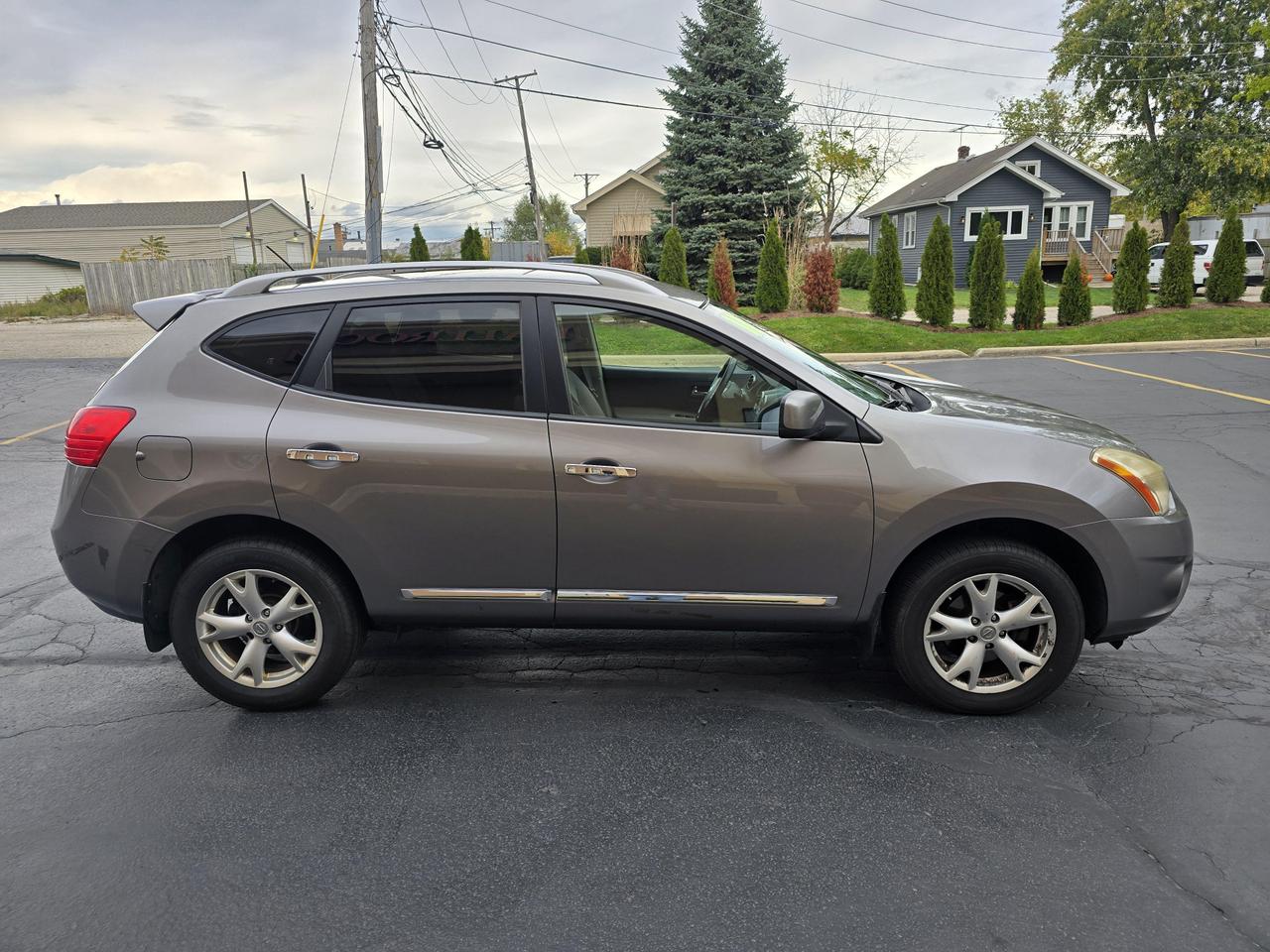 2011 Nissan Rogue SV photo 13