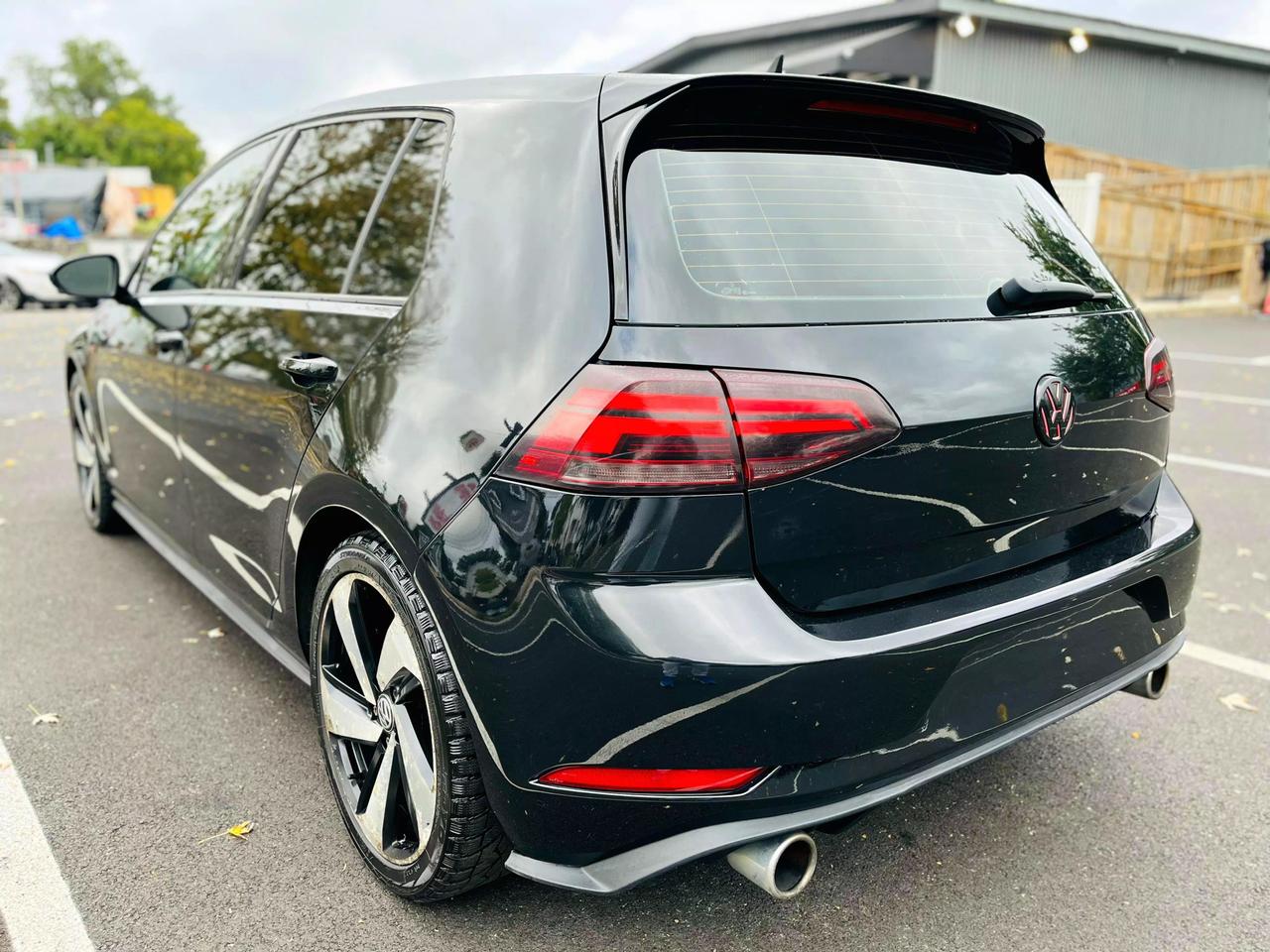 2018 Volkswagen Golf GTI SE photo 6