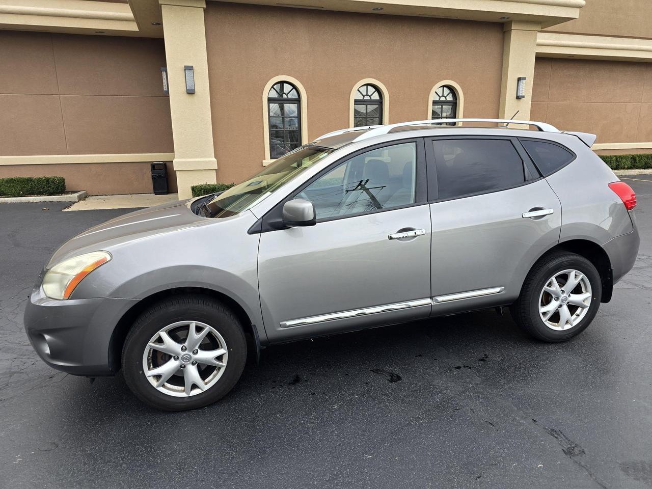 2011 Nissan Rogue SV photo 17