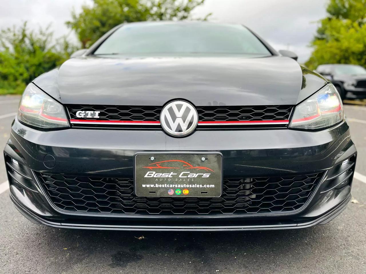 2018 Volkswagen Golf GTI SE photo 2