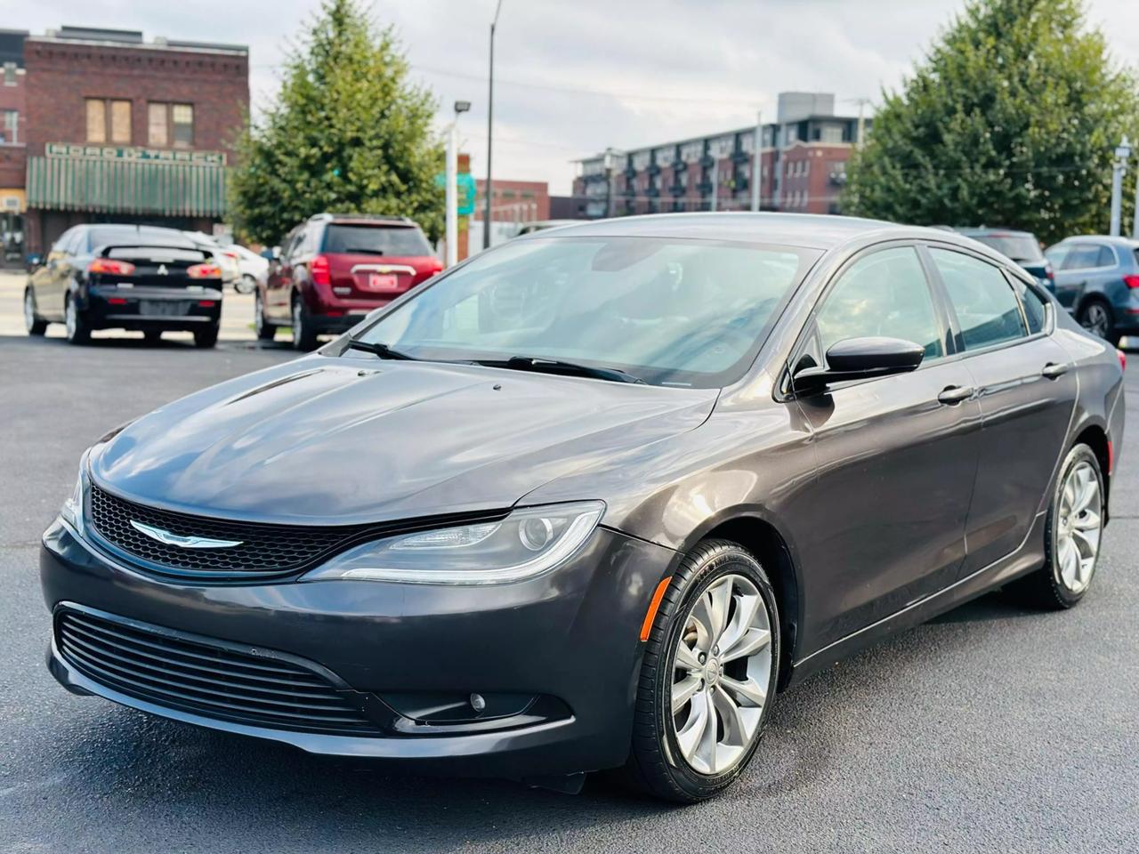 2015 Chrysler 200 S photo 13