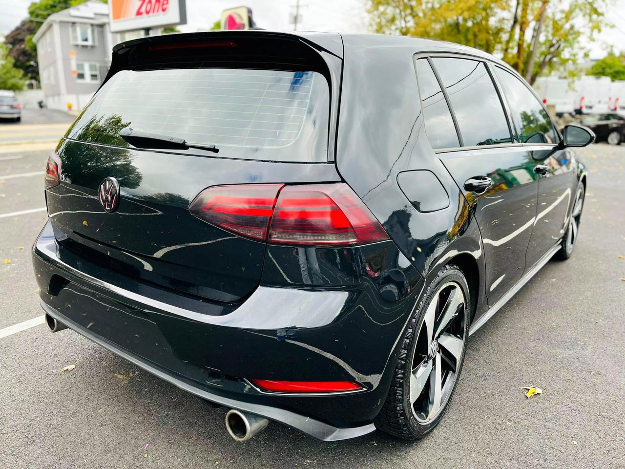 2018 Volkswagen Golf GTI SE photo 4