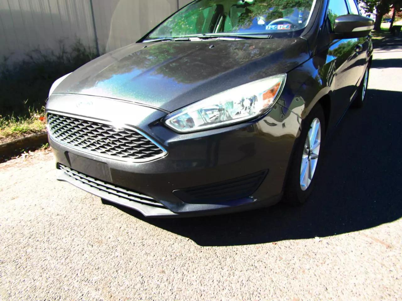 2015 Ford Focus SE photo 3