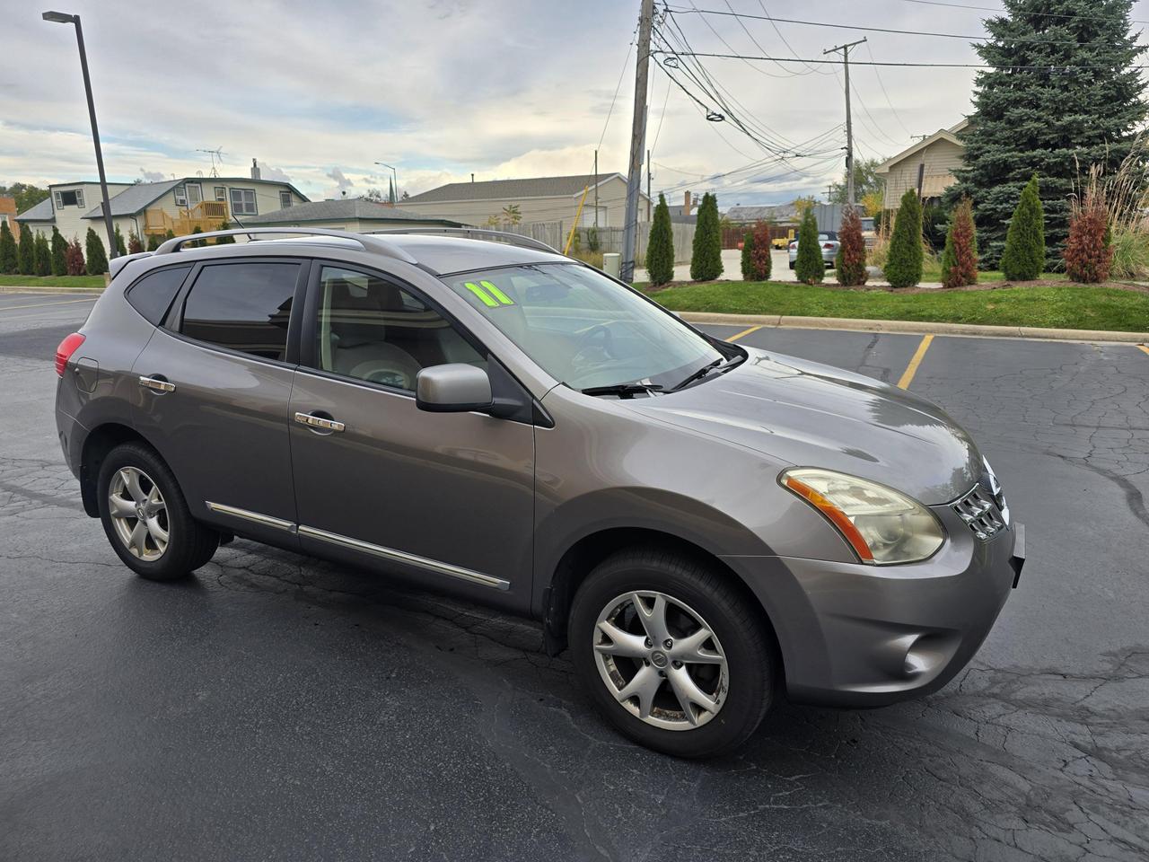 2011 Nissan Rogue SV photo 25