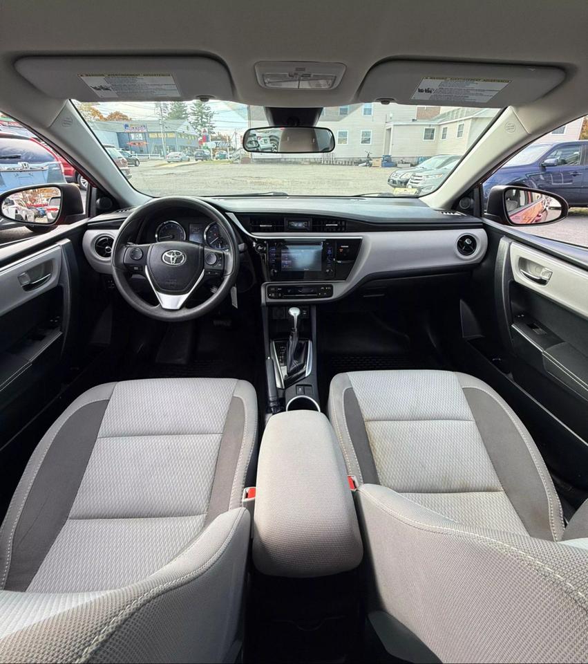 2017 Toyota Corolla LE photo 33