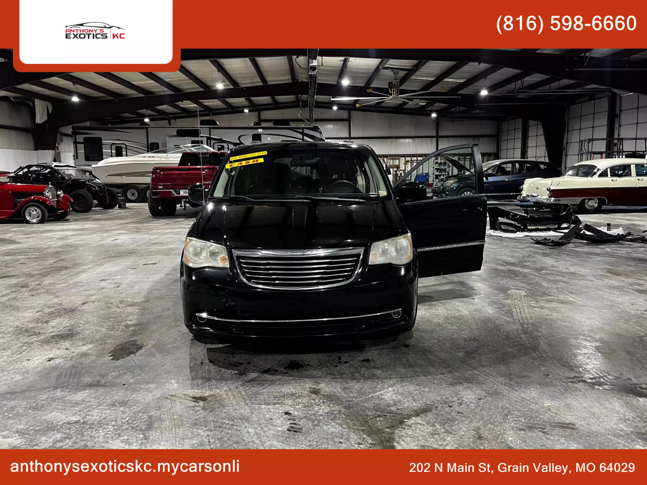 2011 Chrysler Town & Country Touring photo 2