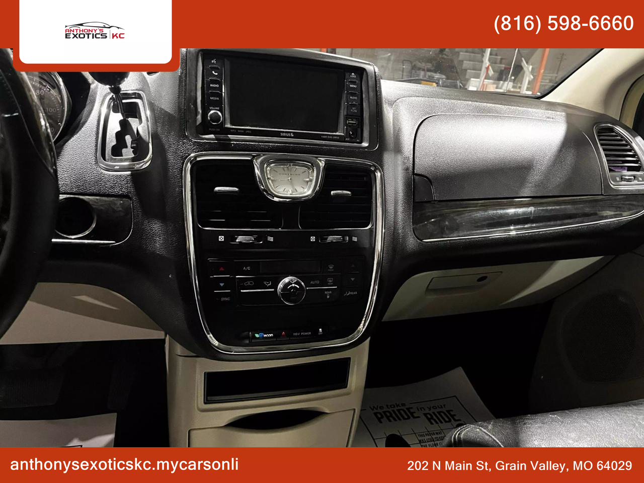 2011 Chrysler Town & Country Touring photo 5