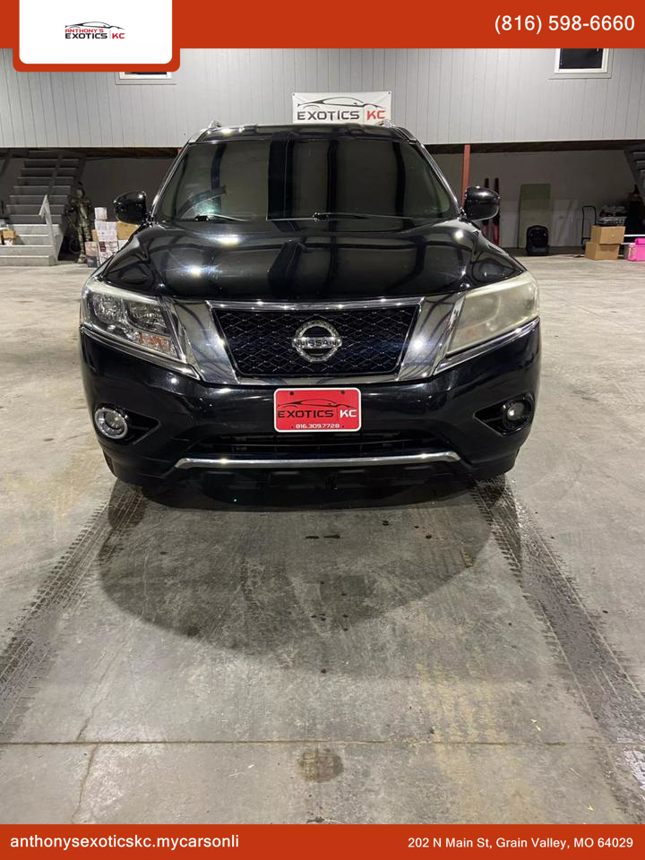 2015 Nissan Pathfinder SV photo 2