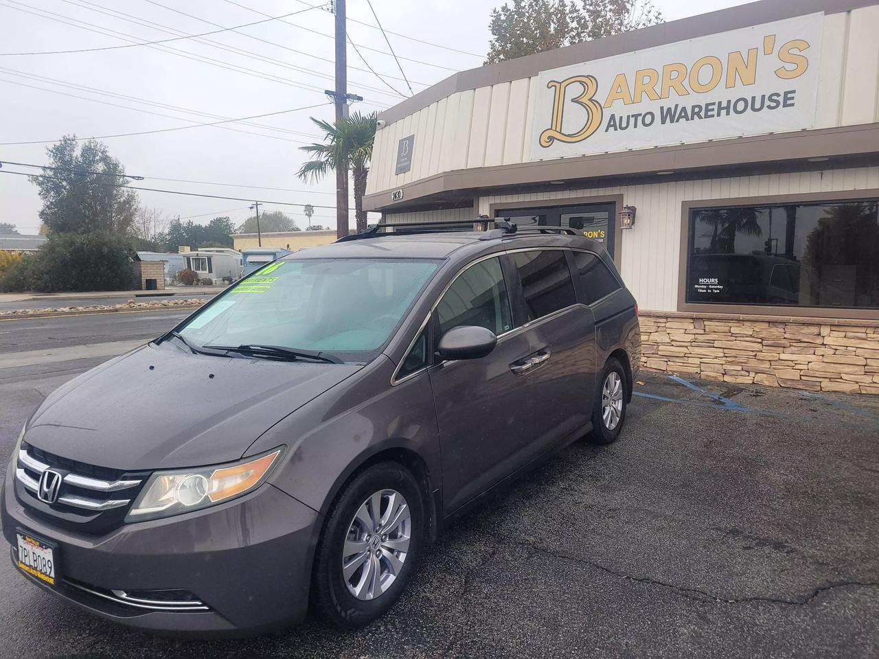 2016 Honda Odyssey SE photo 3