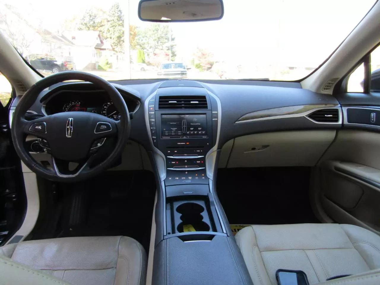 2014 Lincoln MKZ Base photo 16