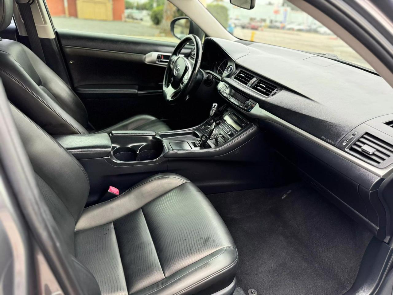 2013 Lexus CT Base photo 19