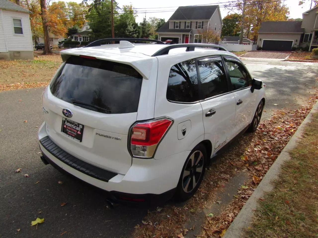 2018 Subaru Forester Premium photo 13