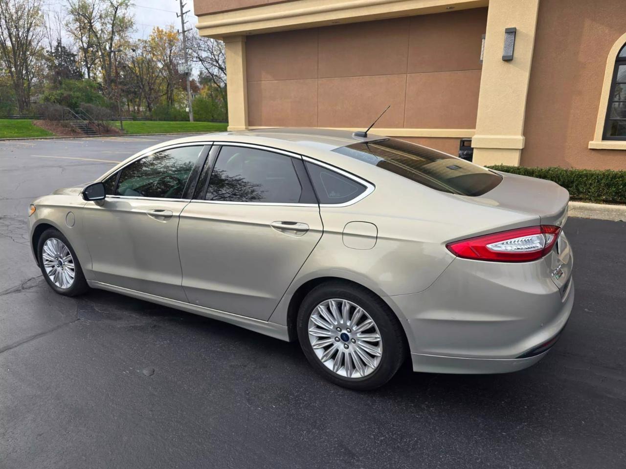 2015 Ford Fusion Energi SE Luxury photo 31