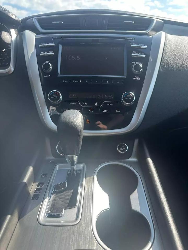 2017 Nissan Murano S photo 25