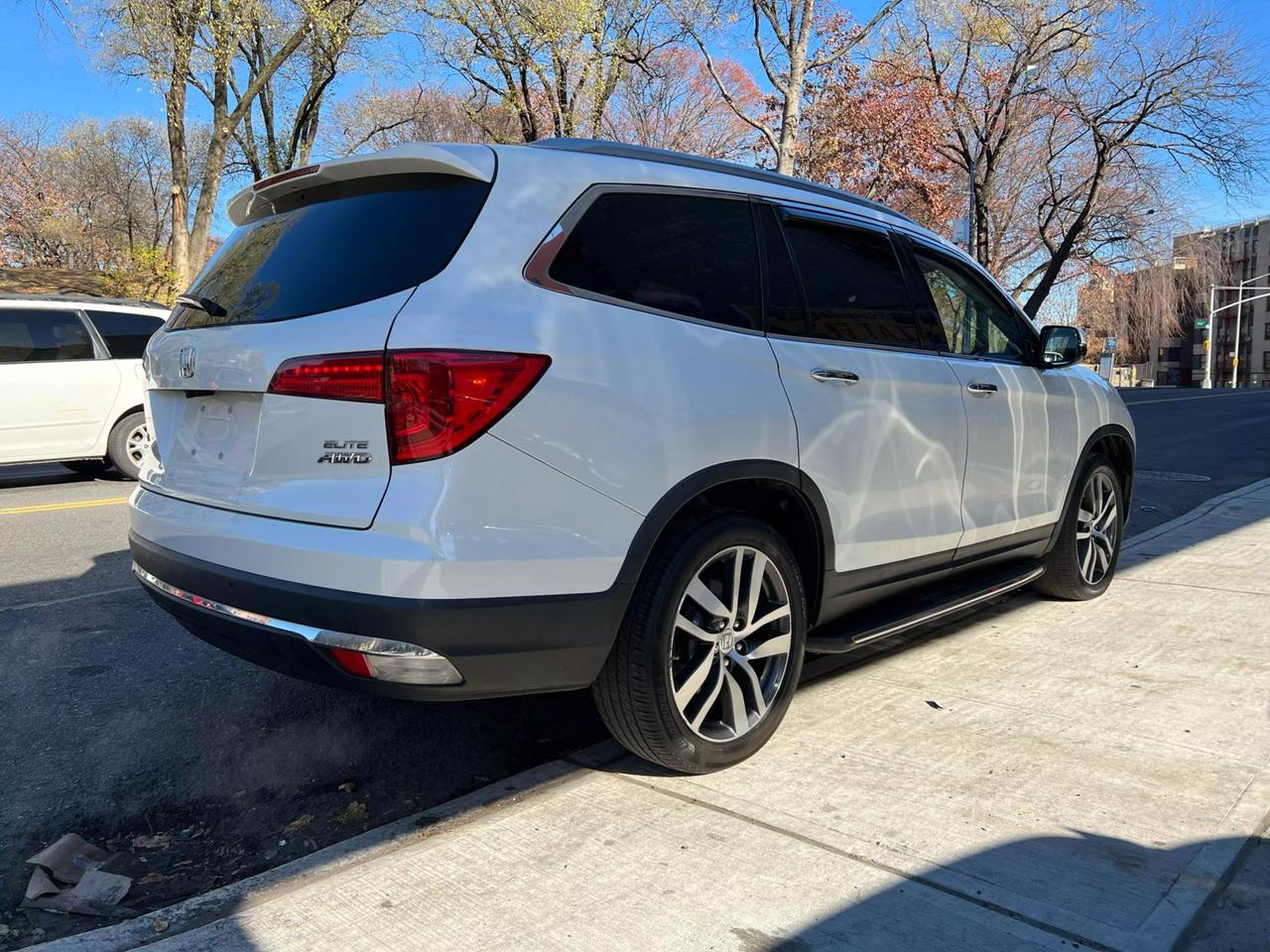 2018 Honda Pilot Elite photo 5