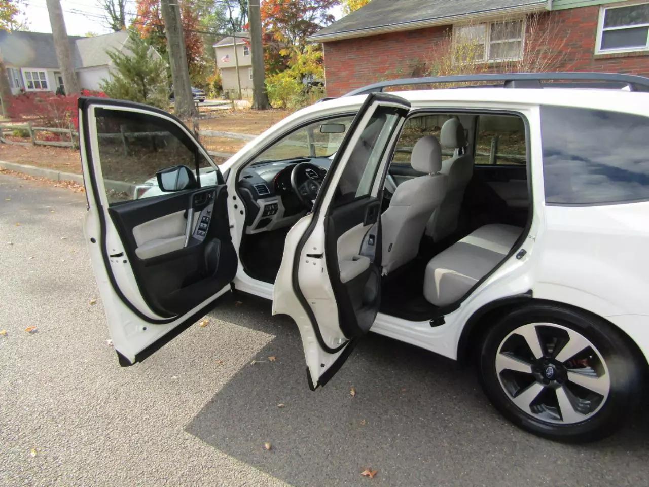 2018 Subaru Forester Premium photo 7