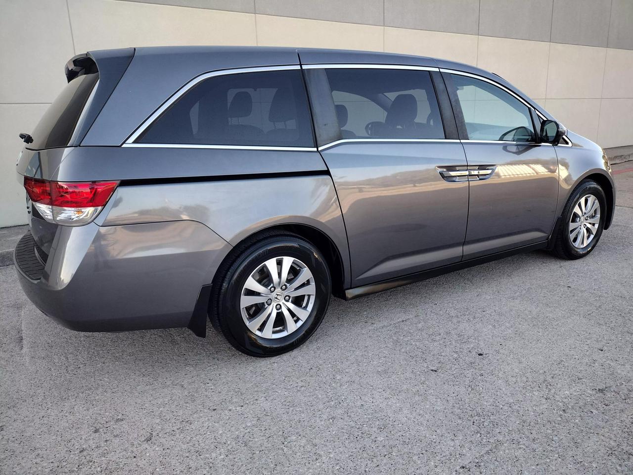 2014 Honda Odyssey EX-L photo 11