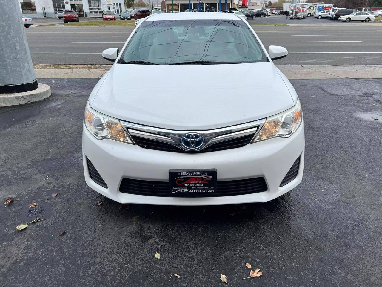 2014 Toyota Camry LE Hybrid photo 3