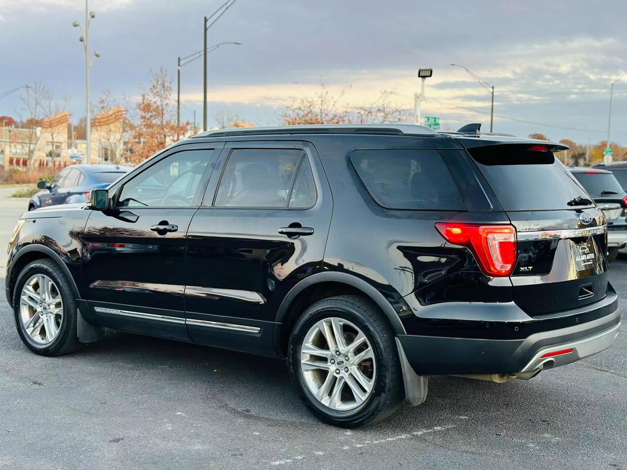 2017 Ford Explorer XLT photo 13