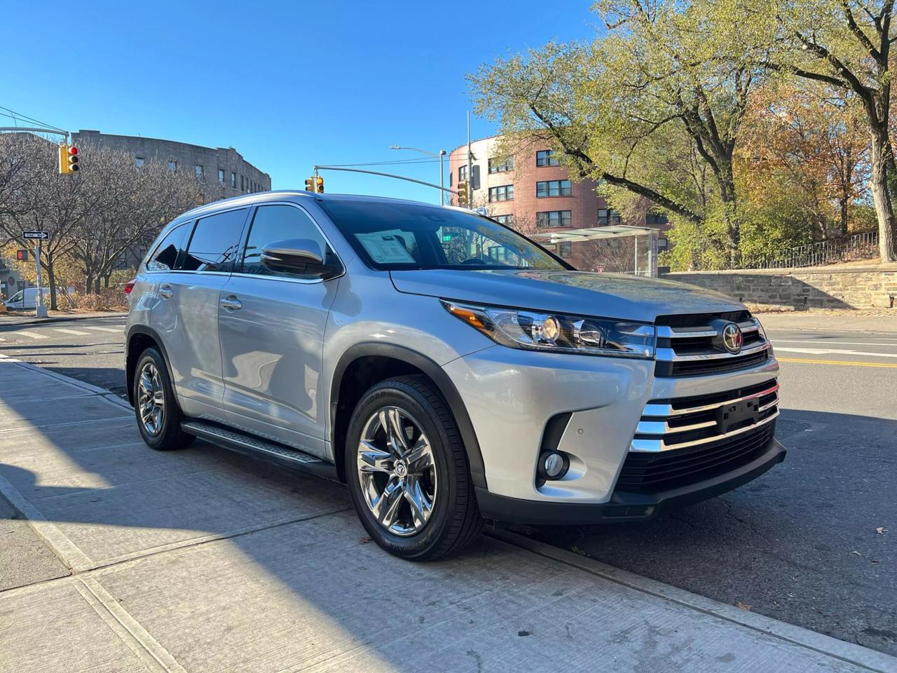 2017 Toyota Highlander Limited Platinum photo 3