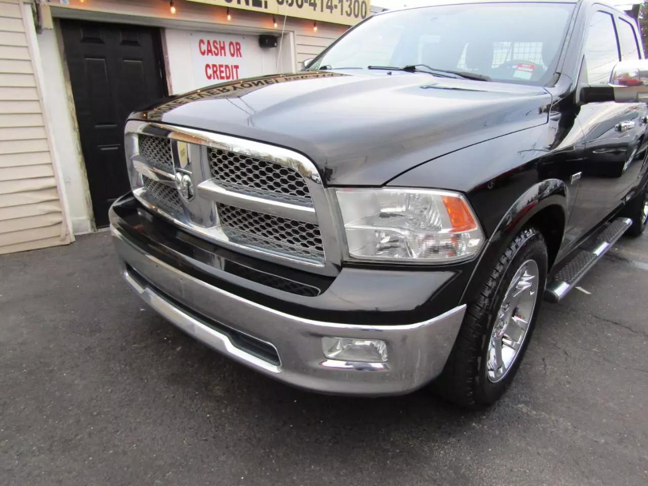 2012 RAM Ram 1500 Pickup Laramie photo 3