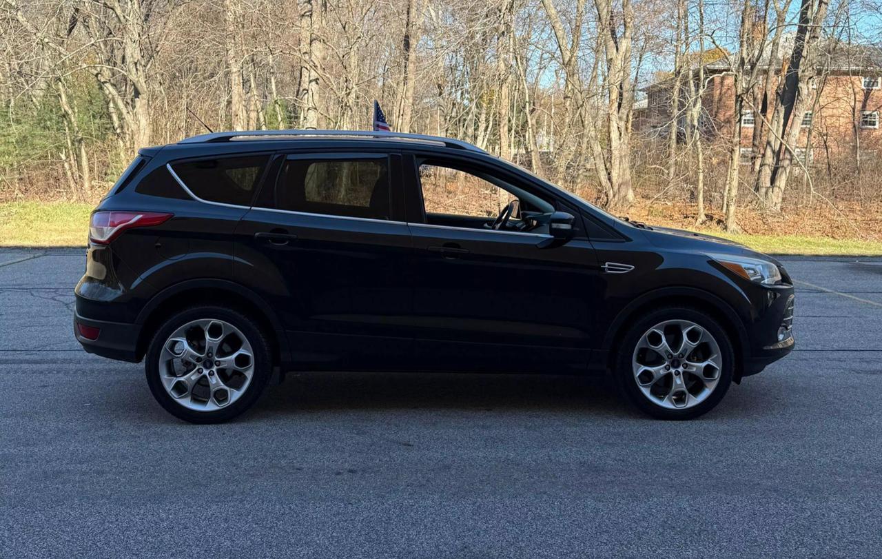 2015 Ford Escape Titanium photo 21