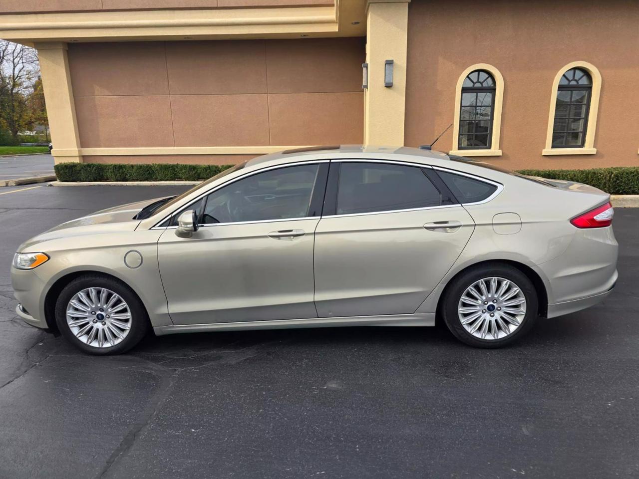 2015 Ford Fusion Energi SE Luxury photo 17