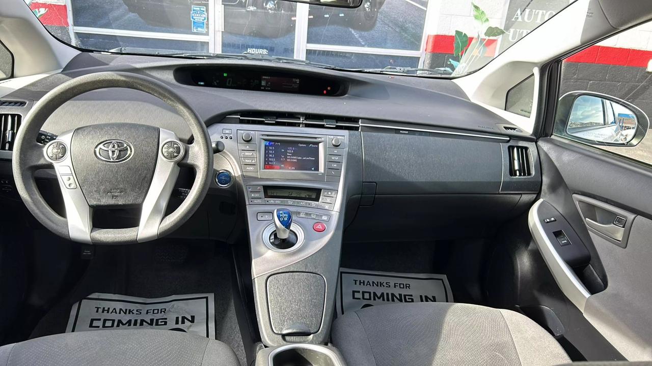 2015 Toyota Prius One photo 21