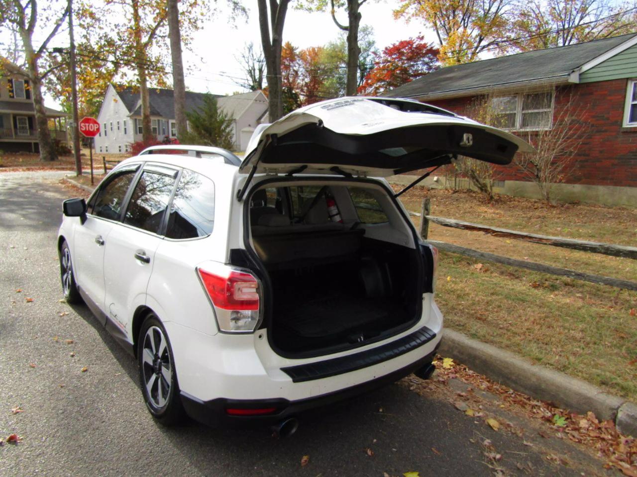 2018 Subaru Forester Premium photo 8