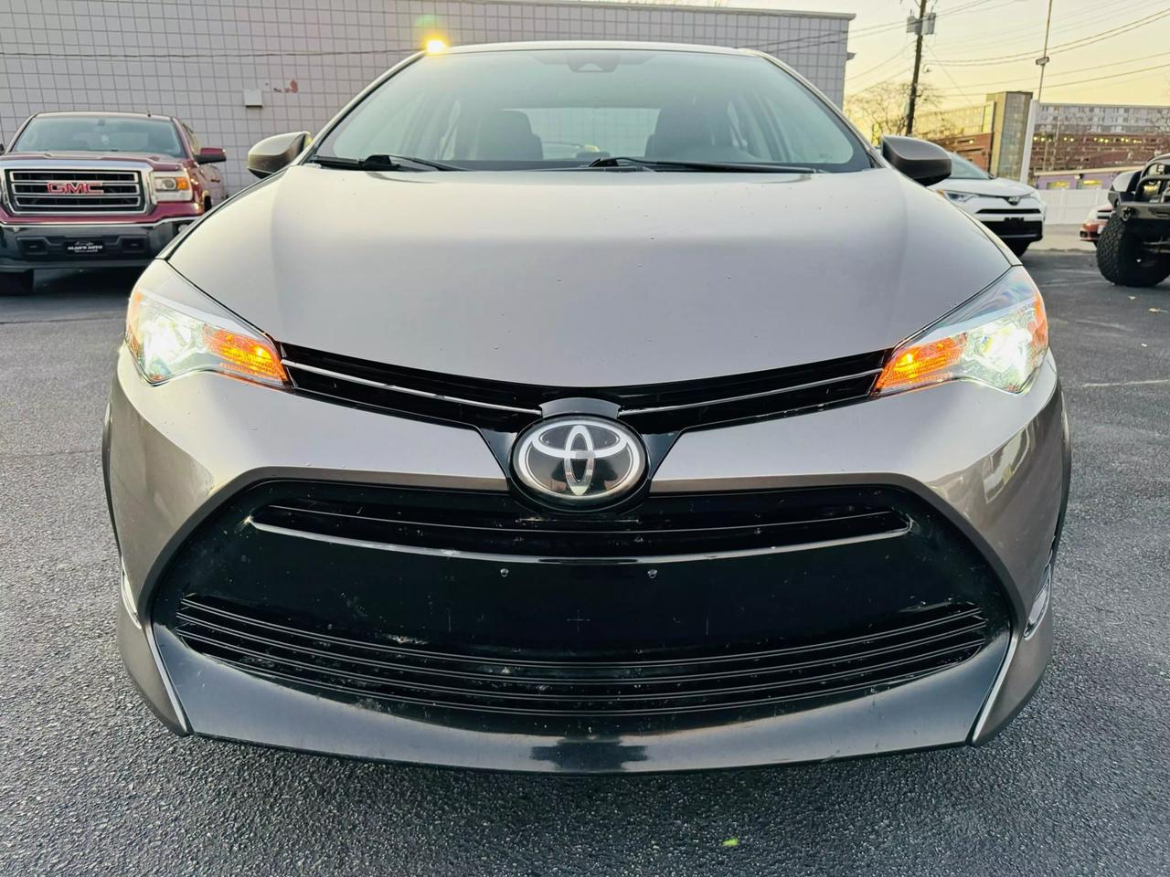 2017 Toyota Corolla LE photo 3