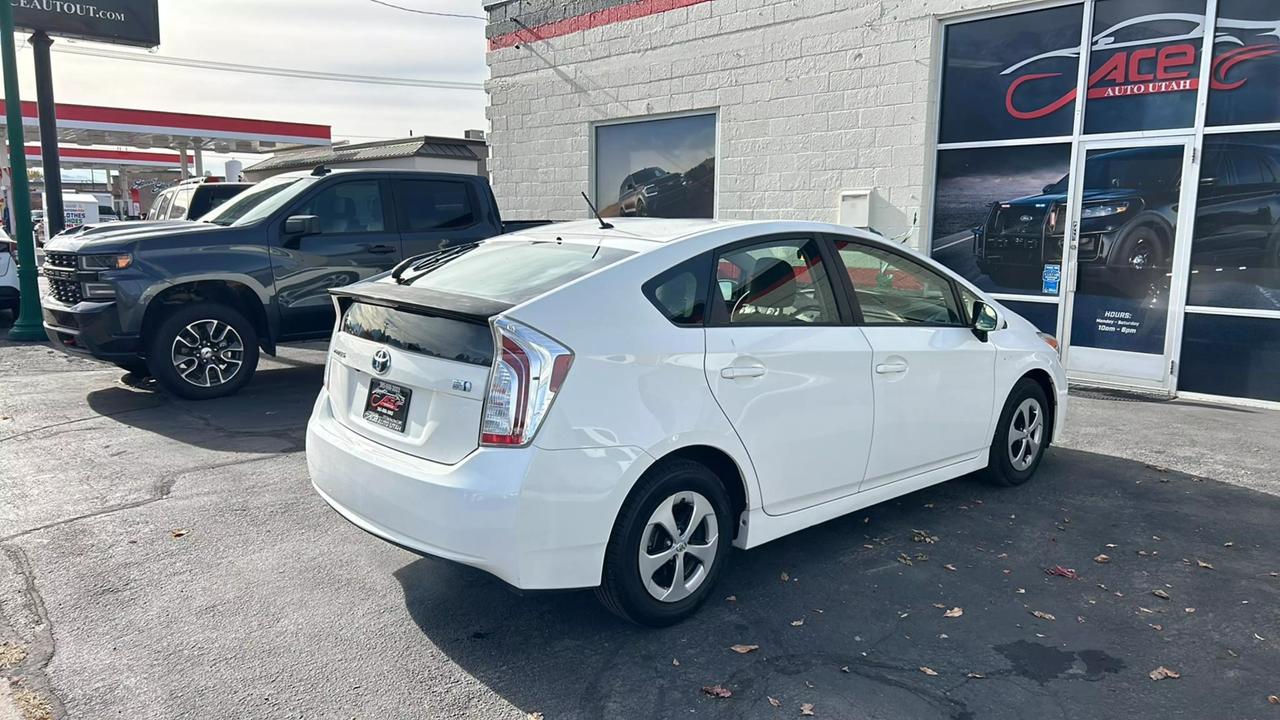 2015 Toyota Prius One photo 13