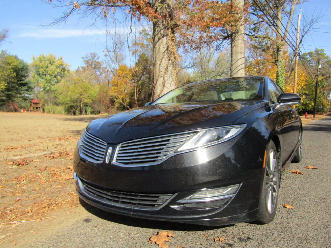 2014 Lincoln MKZ Base photo 2