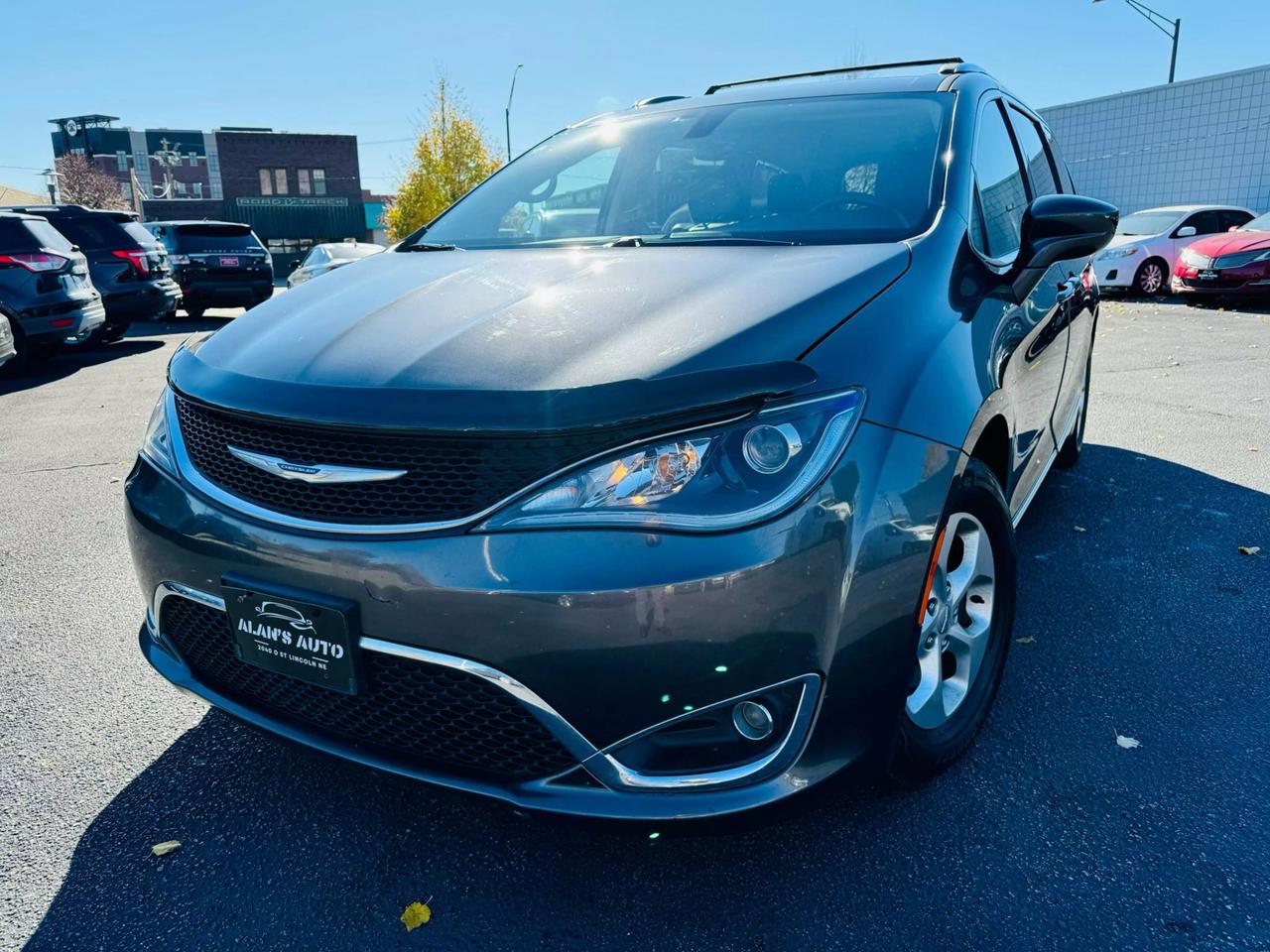 2017 Chrysler Pacifica Touring-L Plus photo 3