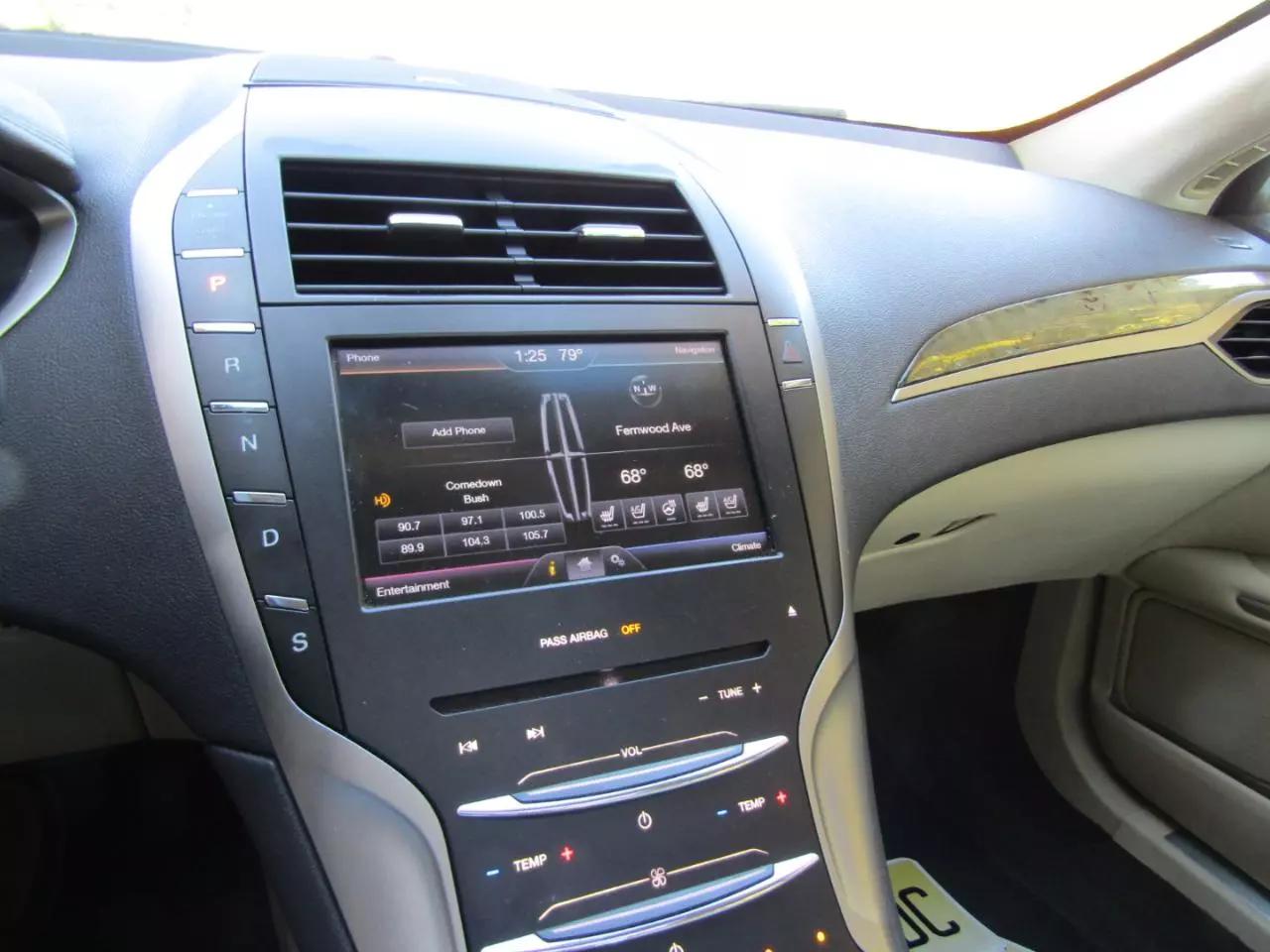 2014 Lincoln MKZ Base photo 19