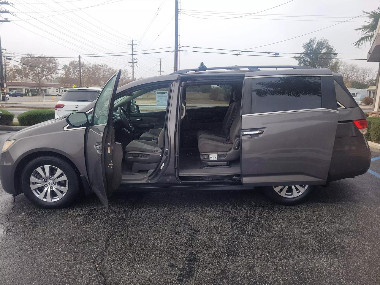 2016 Honda Odyssey SE photo 9