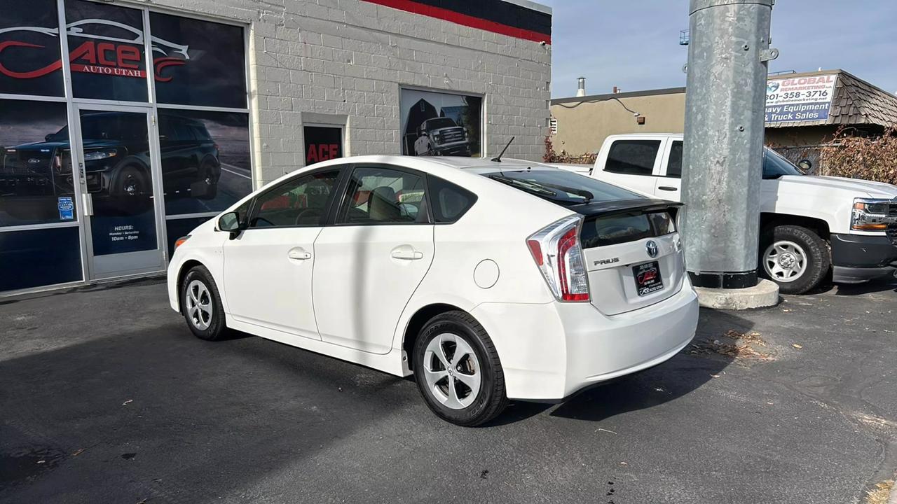 2015 Toyota Prius One photo 9