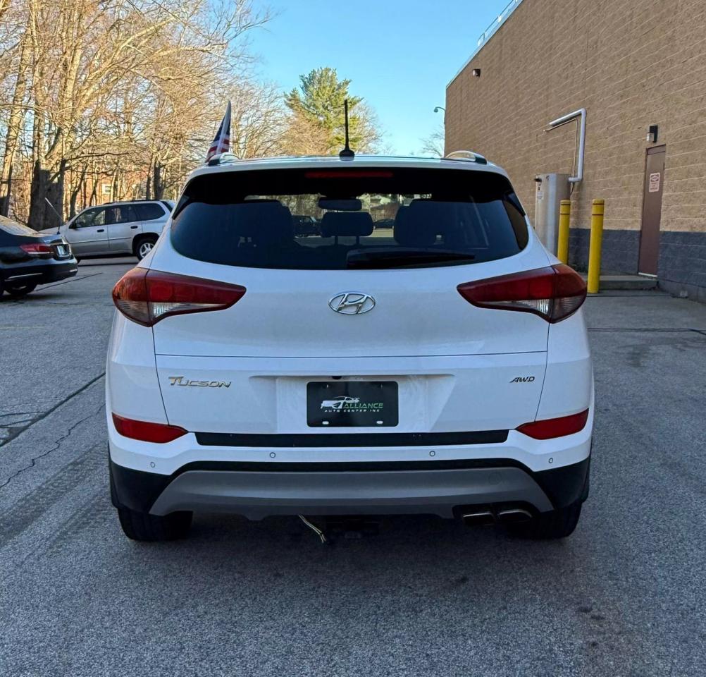 2017 Hyundai Tucson Value photo 3