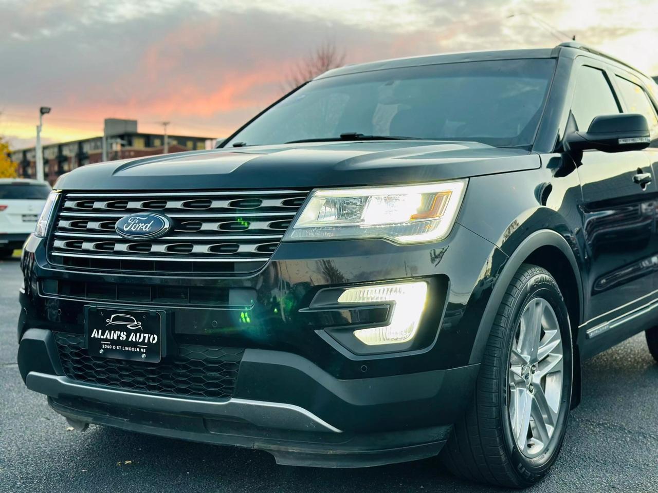 2017 Ford Explorer XLT photo 3