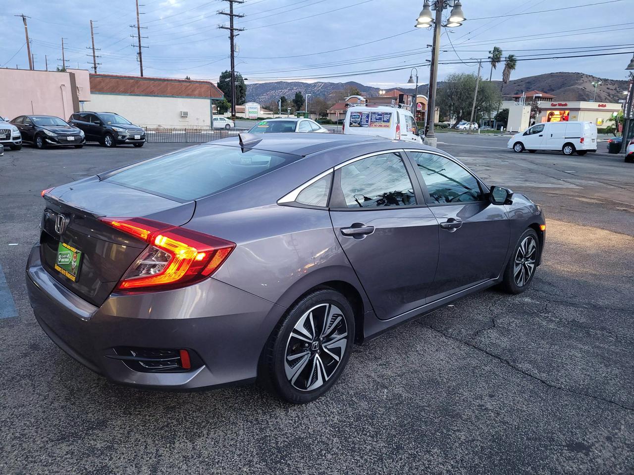 2017 Honda Civic EX-T photo 7