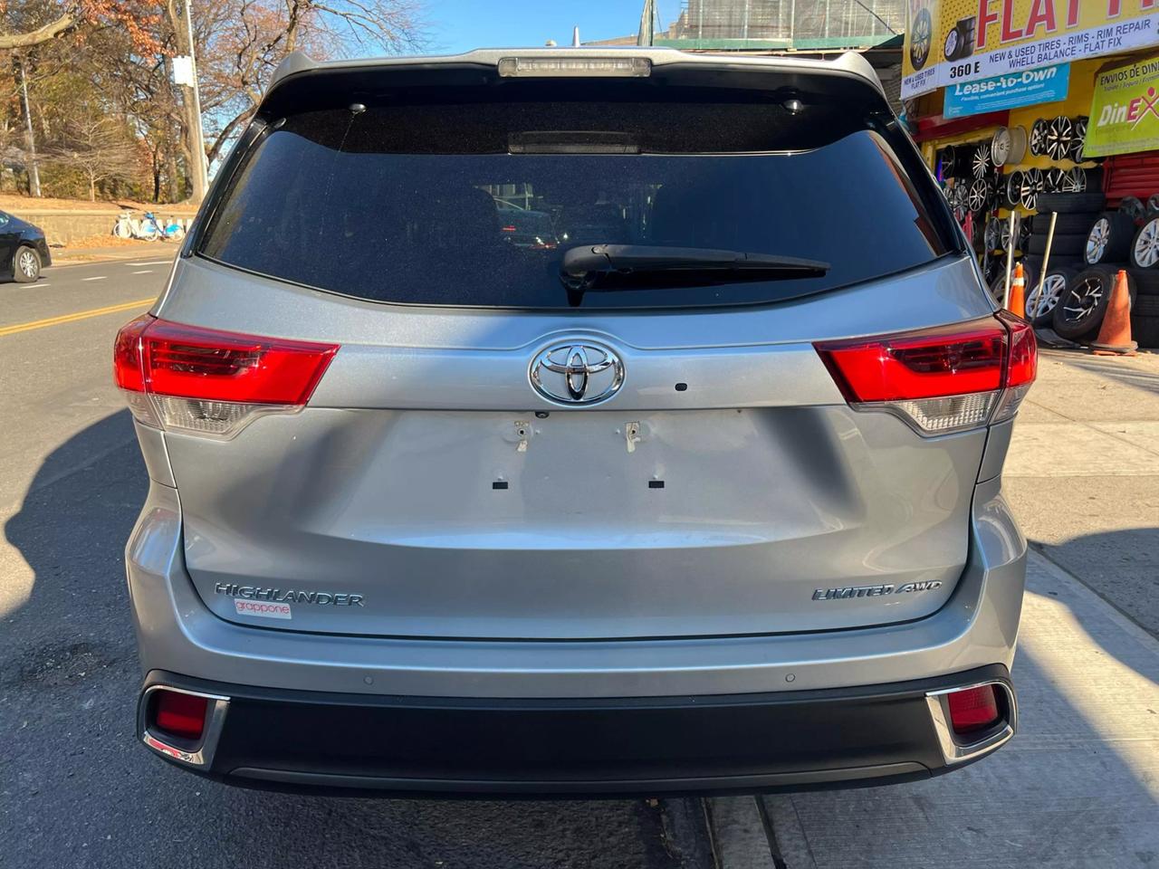 2017 Toyota Highlander Limited Platinum photo 7