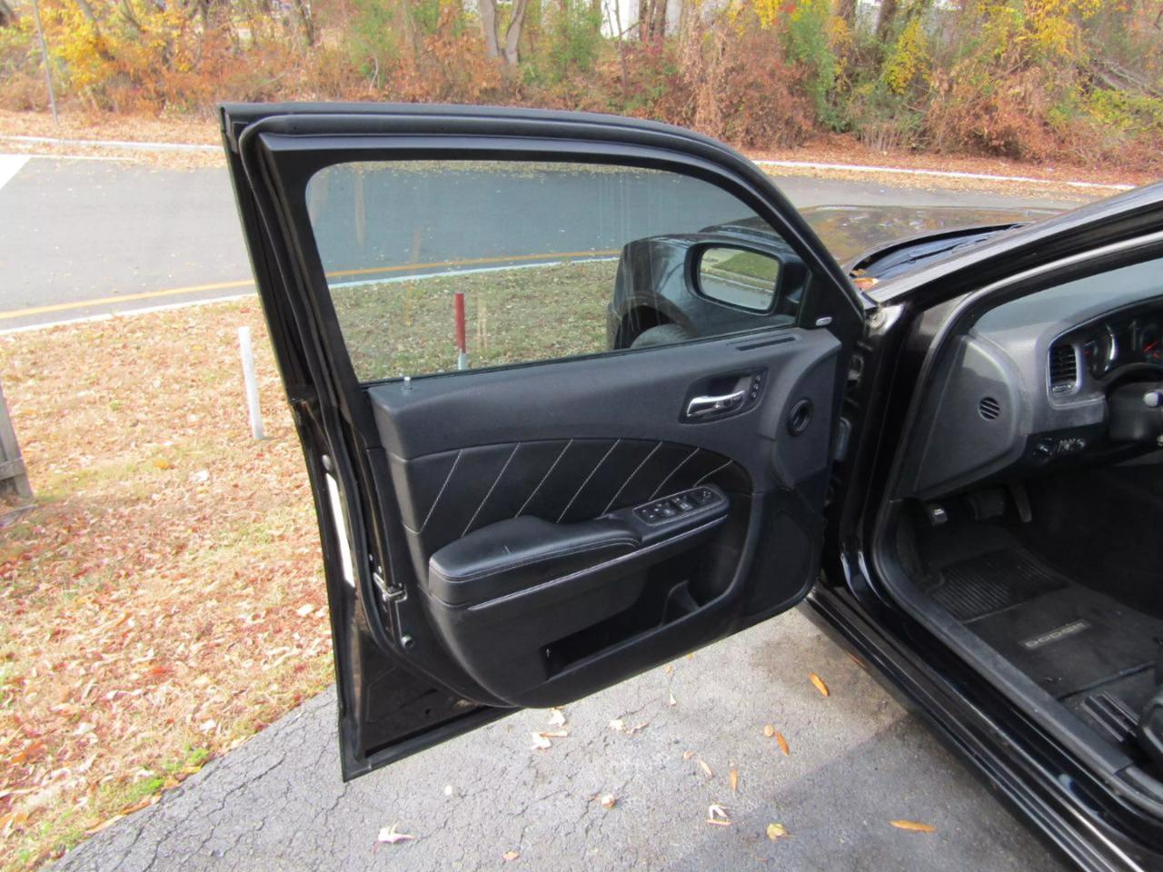 2011 Dodge Charger R/T photo 9