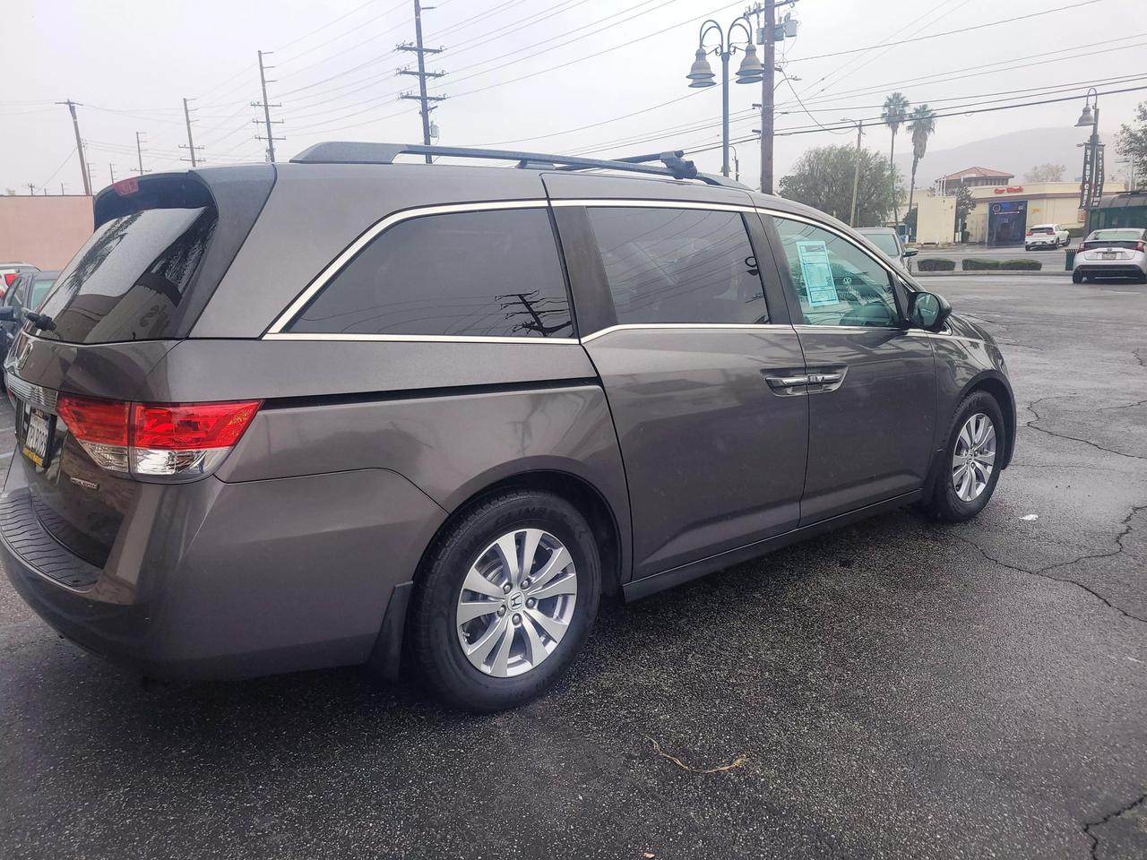 2016 Honda Odyssey SE photo 7