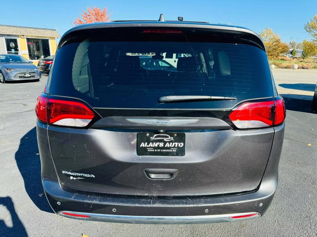 2017 Chrysler Pacifica Touring-L Plus photo 5