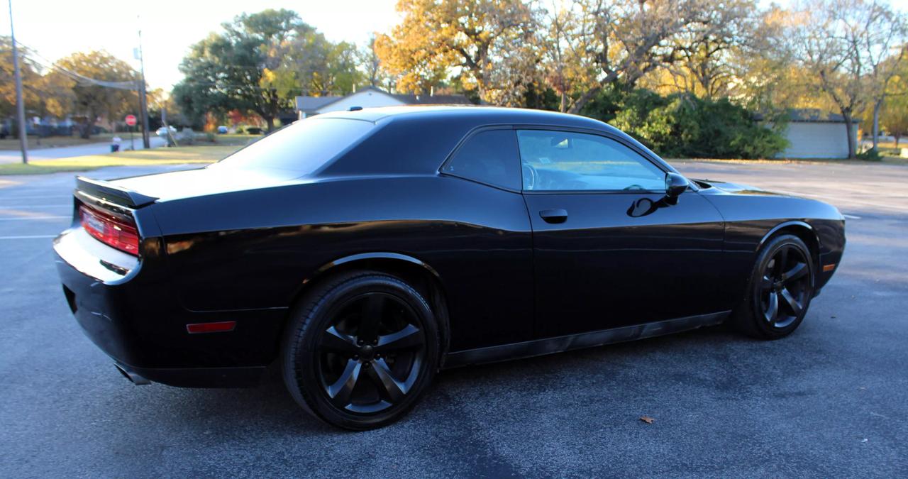 2014 Dodge Challenger SXT photo 11