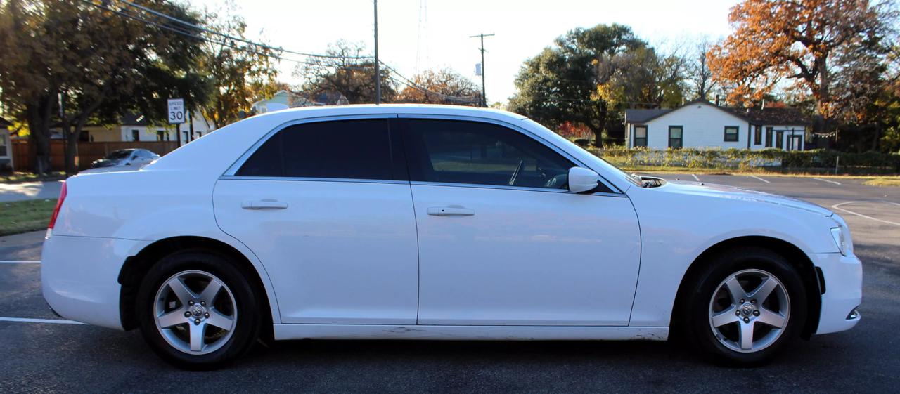 2016 Chrysler 300 Anniversary Package photo 7