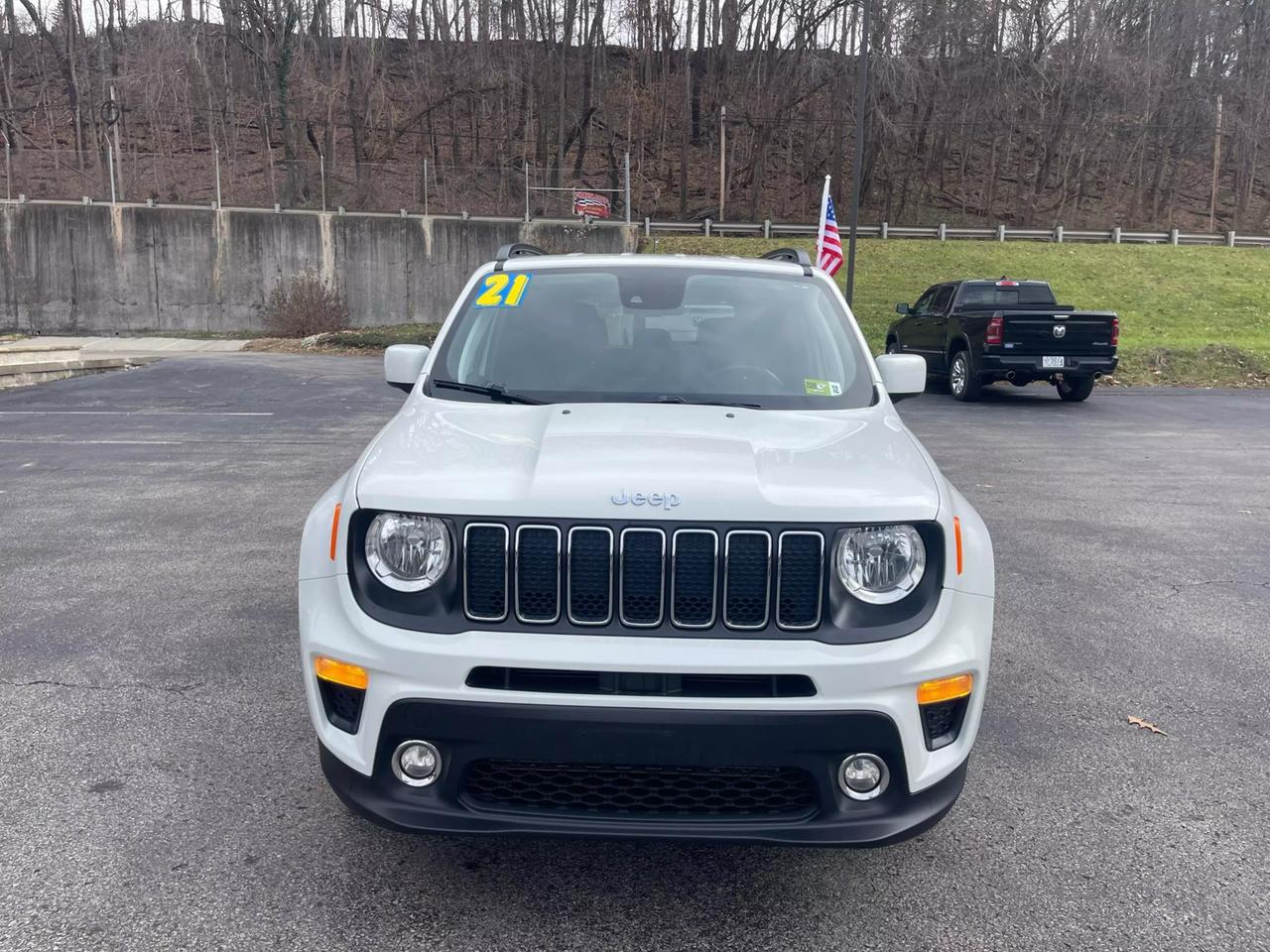 2021 Jeep Renegade Latitude photo 3