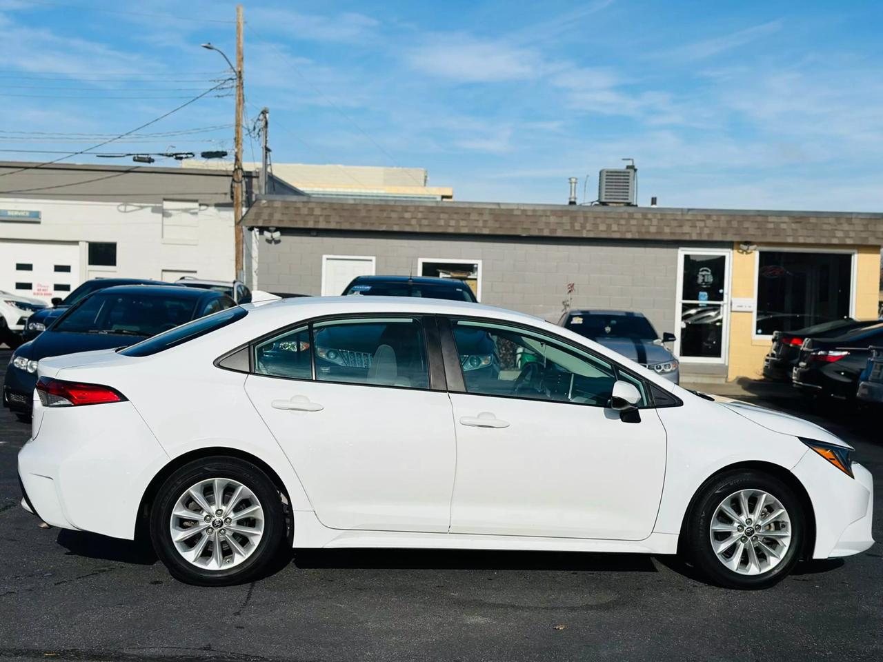 2021 Toyota Corolla LE photo 19