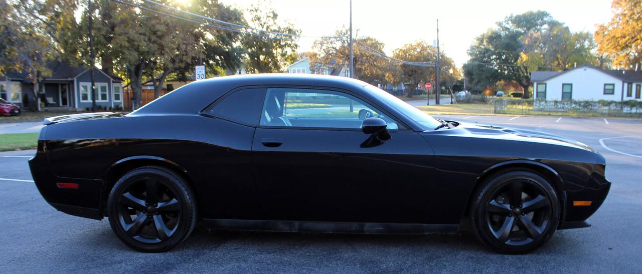 2014 Dodge Challenger SXT photo 7