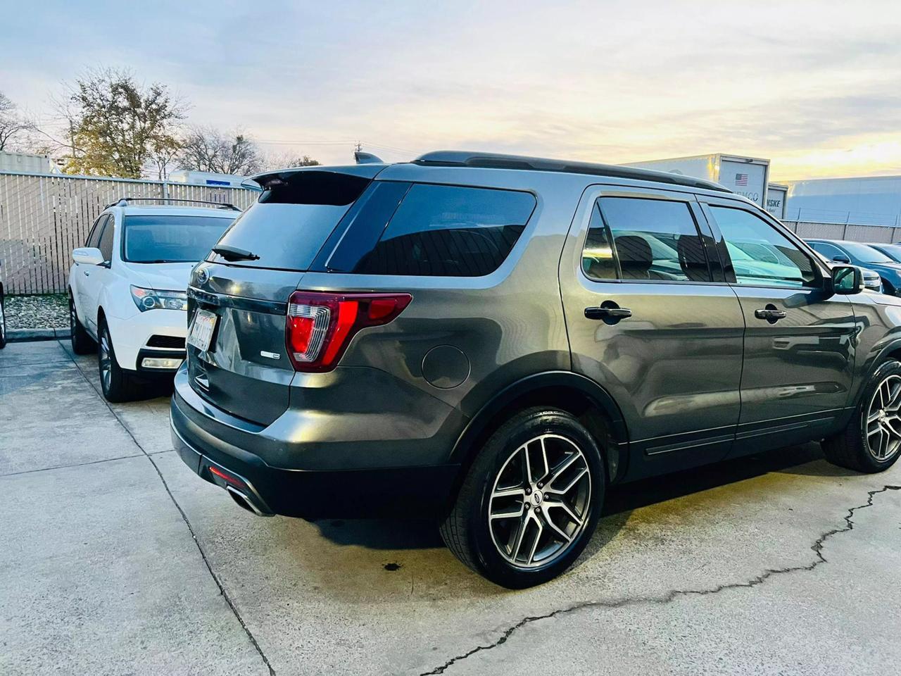 2016 Ford Explorer Sport photo 7