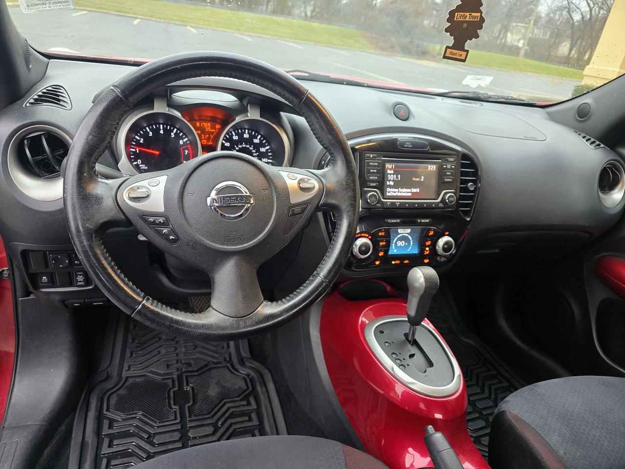 2015 Nissan JUKE SV photo 39